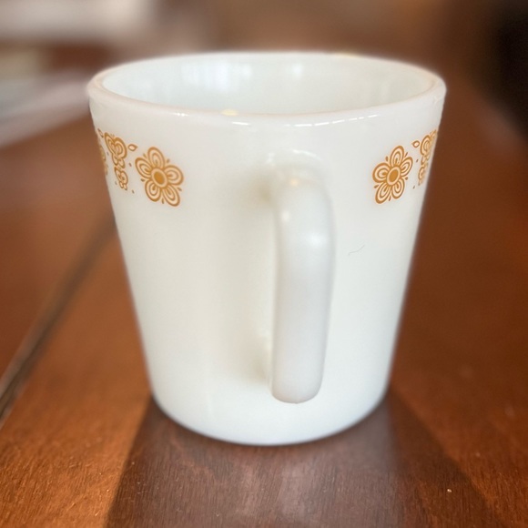 Pyrex Butterfly Gold Mug - Picture 2 of 4